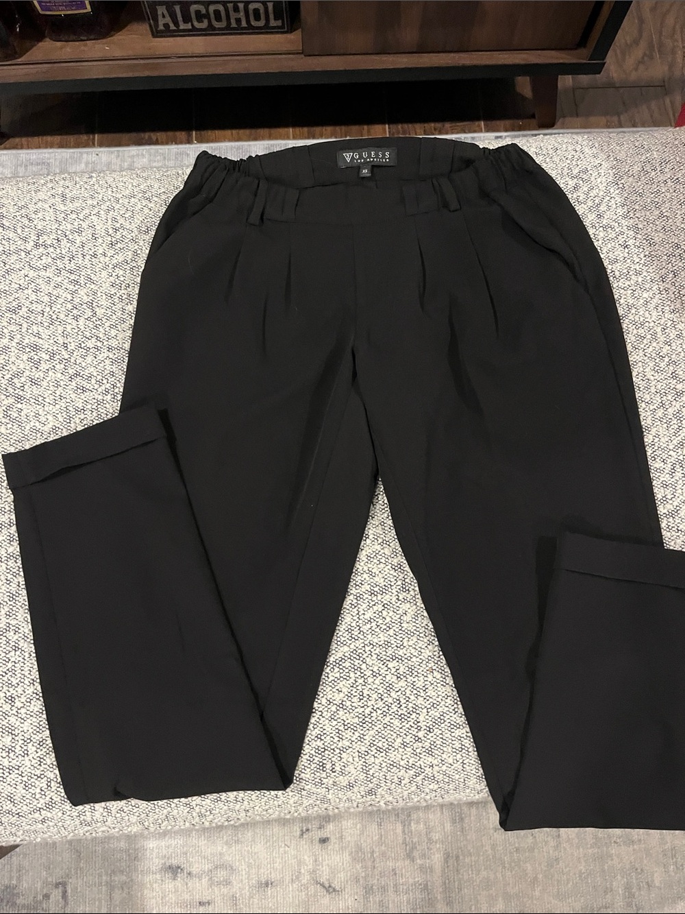 GUESS Black Tapered Pleated Women's Dress Pants